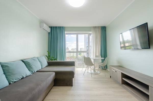 21-212 Kvartet, Vasyl Lypkivskyi 16g, Kyiv, railway station, metro nearby, fantastic city view, Petrovdom Apartment, Rezervovat Apartmán Kyjev Kijev