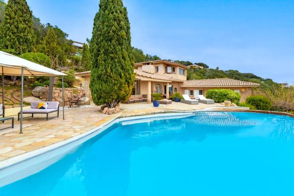Villa de standing piscine- vue mer panoramique, Rezervovat  Korsika hotely s bazénem, Bazén