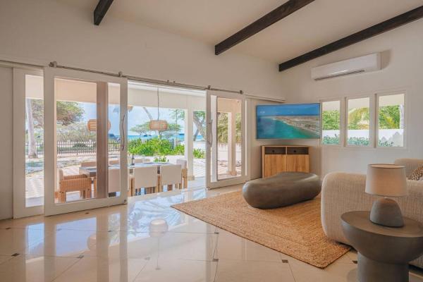 BrandNEw Oceanfront Villa Private HotTub and Pool, Rezervovat  Palm-Eagle Beach Aruba