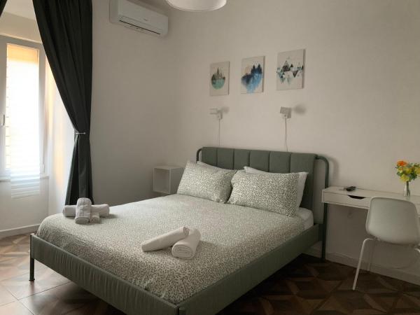 Comfy rooms San Giovanni, Rezervovat  Hotely v Lazio s parkováním, Parkování