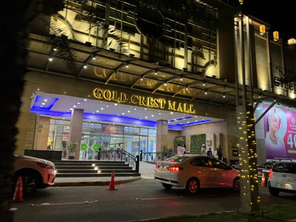 Guest Nest Premier Stay - GOLD CREST Mall And Residency DHA Lahore, Rezervovat  Láhaur Pákistán, poblíž Anarkali Bazaar