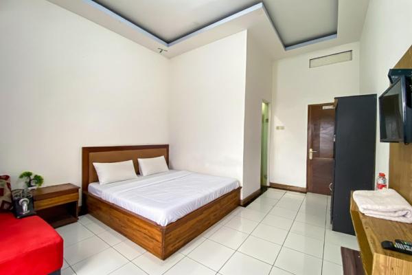 Hotel Tirta Jadi at Karangkobar Banjarnegara Mitra RedDoorz, Rezervovat  Karangkobar Central Java