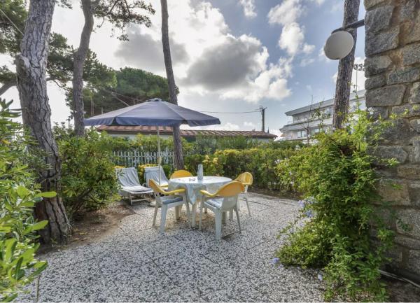 Villa Fantagali - appartamento 503 con giardino a 30mt dal mare, Rezervovat  Marina di Campo Elba