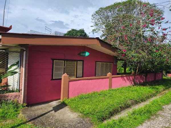 Cabinas Marcelina, Rezervovat  Hotely v Puntarenas s parkováním, Parkování