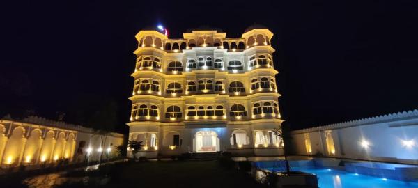 Omnitel Kohinoor, Rezervovat  Hotely v Rajasthan s bazénem, Bazén