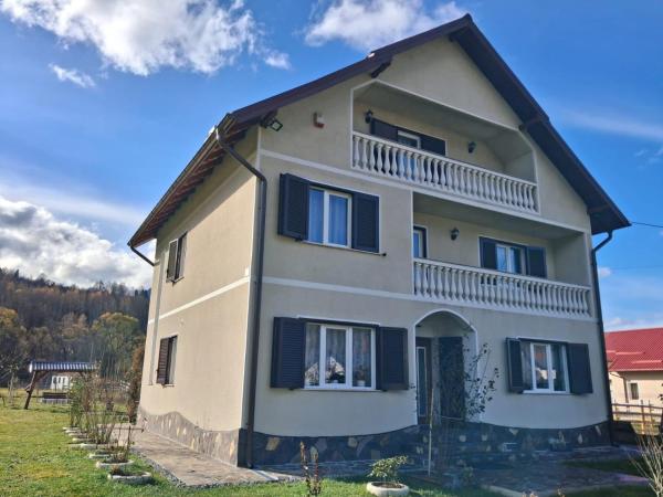 La Mary, Rezervovat  Hotely v Carpathians - Romania s parkováním, Parkování