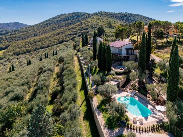 CASA DEI FIAMMINGHI 10&2, Emma Villas, Rezervovat  Hotely v Casalini s bazénem, Bazén