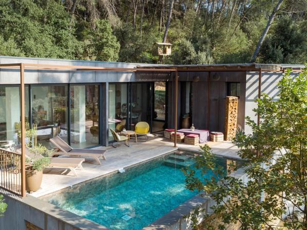Contemporary Villa, Rezervovat  Hotely v Carros s bazénem, Bazén