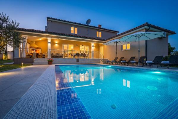 Villa Karla near Pula for 8 persons with private pool, kids playground & pet friendly, Rezervovat  Divsici Central Istria