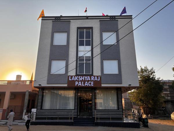 Hotel Lakshya Raj Palace - Khatushyamji, Rezervovat  Hotely v Rajasthan s parkováním, Parkování