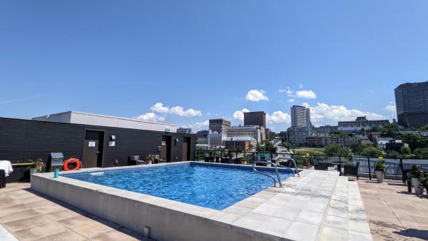 Suites Caiman, Rezervovat  Quebec hotely s bazénem, Bazén