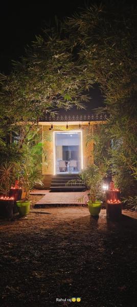 Mridukrishore resort, Rezervovat  Dhanwār 