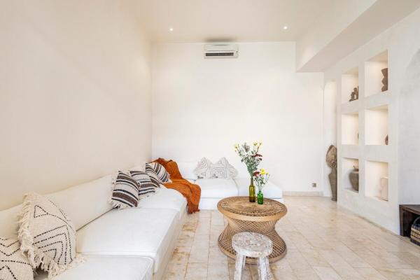 Casa Alexandrite Stylish Mediterranean 3BR Villa, Rezervovat  Badung hotely s bazénem, Bazén