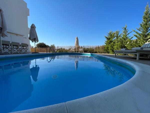 Villa Cacasa , Peaceful 4-Bedroom Villa with Private Pool, Rezervovat  Khoumérion hotely s bazénem, Bazén