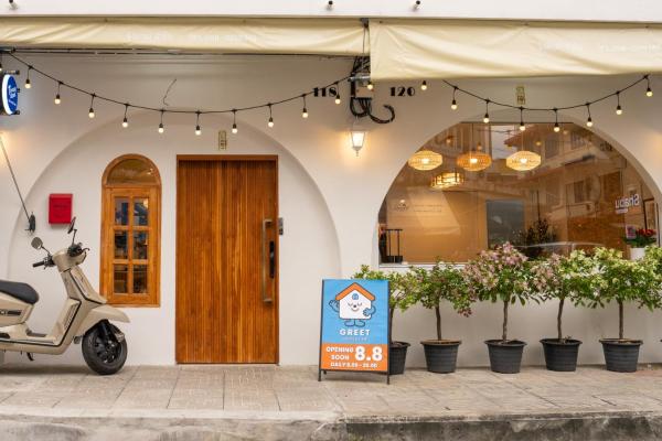 Greet Hostel & Cafe Samyan, Rezervovat  Hotely v Central Thailand s parkováním, Parkování