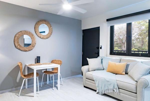 AQUA Villas Del Mar Apt 4 - 2BR Beachside Escape with Walkable Dining, Rezervovat  Dorado San Juan