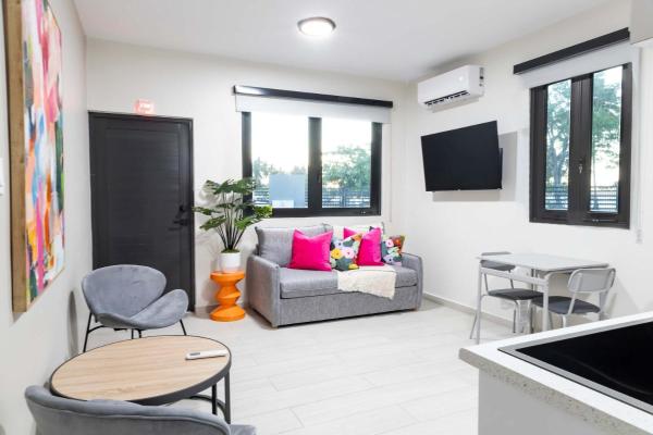 AQUA Villas Del Mar Apt 6 - 1 BR ADA-Accessible Beachfront Oasis, Rezervovat  Dorado San Juan
