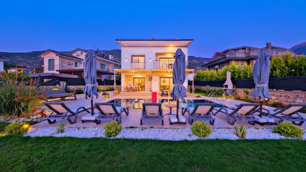 Oludeniz 4 Bedroom Villa, Rezervovat  Hotely v Fethiye Area s bazénem, Bazén