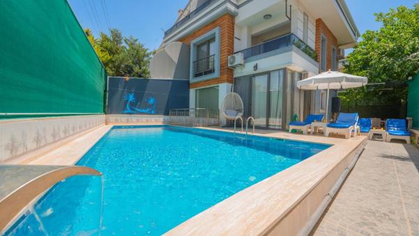Fethiye 3 Bedroom Villa - Close to the center, Rezervovat  Hotely v Fethiye Area s bazénem, Bazén