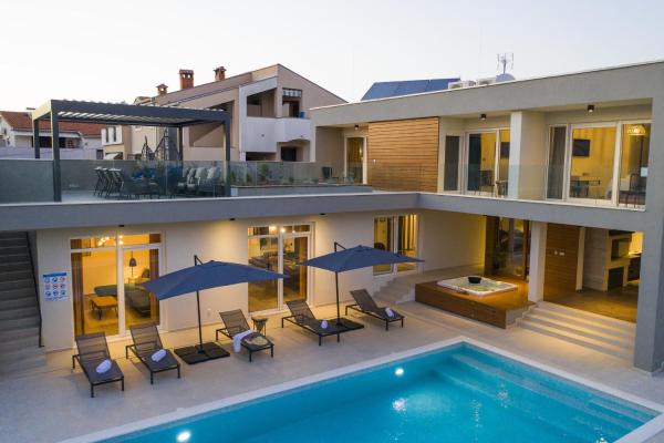 Villa Mary Lou with heated pool, Rezervovat  Zadar County hotely s bazénem, Bazén