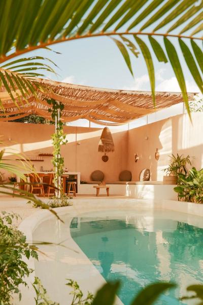 WAHA by Perla - 3BR Oasis Villa close to the beach, Rezervovat  Bali hotely s bazénem, Bazén