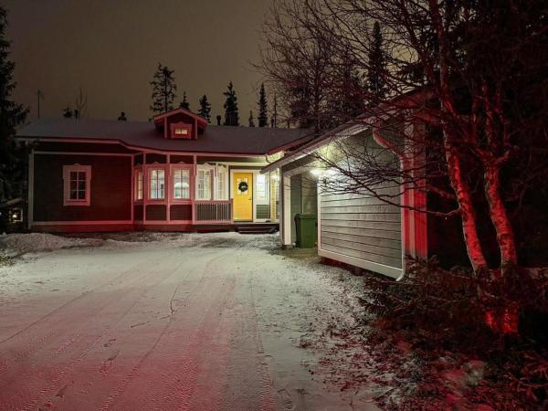 Holiday Home Villa taikavuosseli by Interhome, Rezervovat  Hotely v North Ostrobothnia s parkováním, Parkování