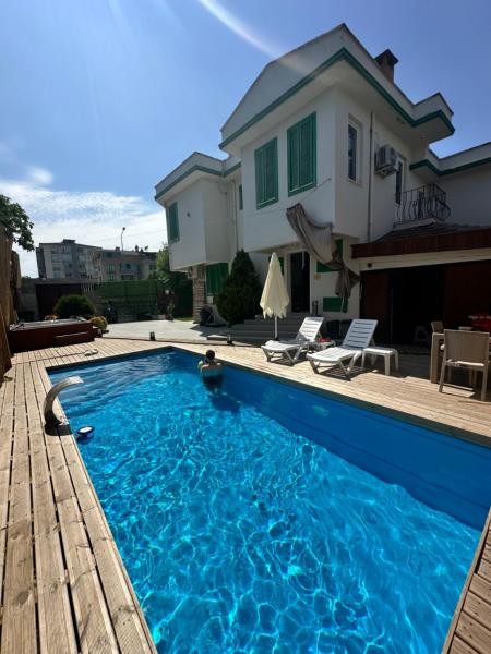 Yeşil Panjurlu Bahçeli Villa, Rezervovat  Nilufer Istanbul