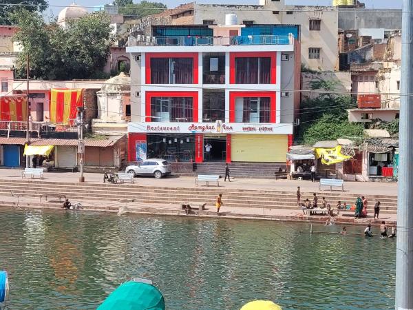 Hotel Ramghat inn -In front of Mandakini River, Rezervovat  Sītāpur Mūāfi 