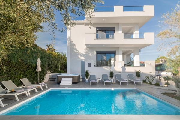 Royal View Villa - Private Pool & Hot Tub, Rezervovat  Zákynthos Town 