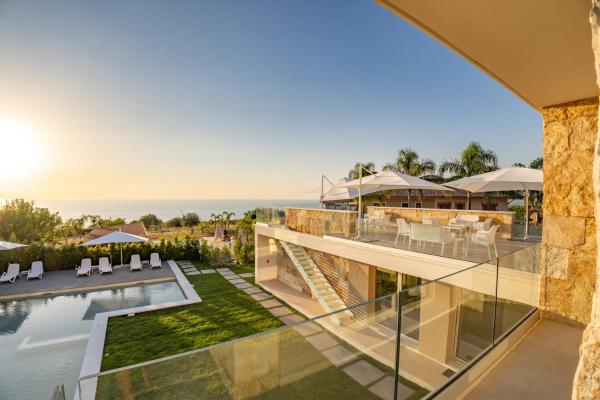 Villa Rocca - Rooms&SPA, Rezervovat  Hotely v Pizzo s bazénem, Bazén