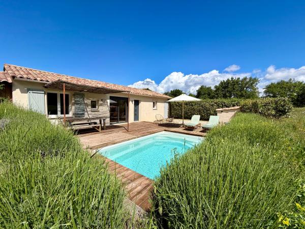Villa pleine campagne, piscine chauffée , Lubéron, Rezervovat  Luberon hotely s bazénem, Bazén