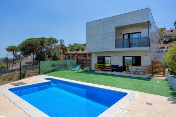 Hauzify I Villa Velaz, Rezervovat  Fogars de la Selva Barcelona Province