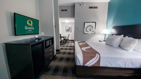 Quality Inn Roseville-Detroit North, Rezervovat  Roseville 