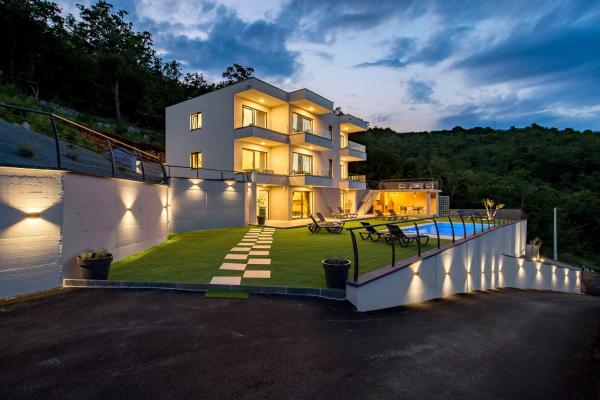 Villa Lavinia, Rezervovat  Kvarner hotely s bazénem, Bazén