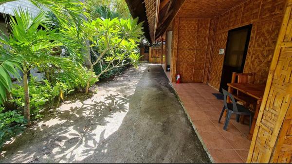 CafeMare Rooms, Rezervovat  Visayas hotely s parkováním, Parkování