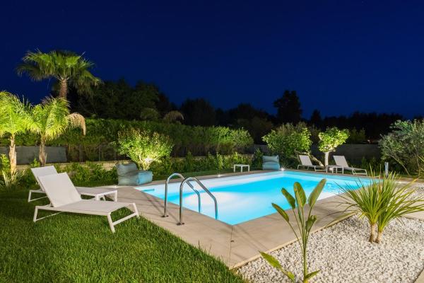 Villa Claudia, Rezervovat  Hotely v Matino s bazénem, Bazén
