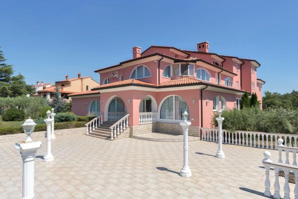 Apartments and Rooms Villa Chiara, Rezervovat Apartmán Hotely v Pula Region s bazénem, Bazén