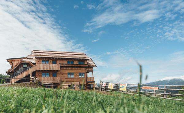 Hiasl Zirbenhütte, Rezervovat  Hotely v Carinthia s parkováním, Parkování