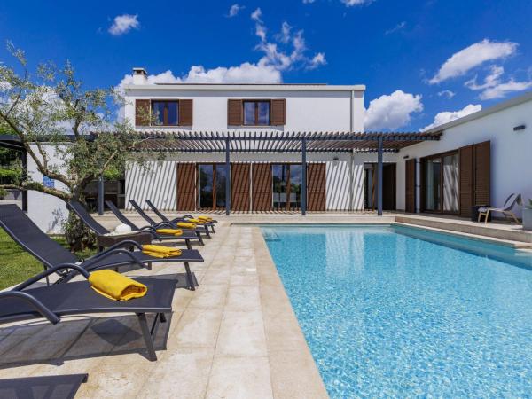 Villa Luna Rossa, Rezervovat Vila Hotely v Central Istria s parkováním, Parkování