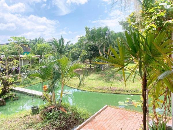 Chan Klong No8 Homestay - บ้านชานคลองหมายเลข8, Rezervovat  Hotely v Central Thailand s parkováním, Parkování