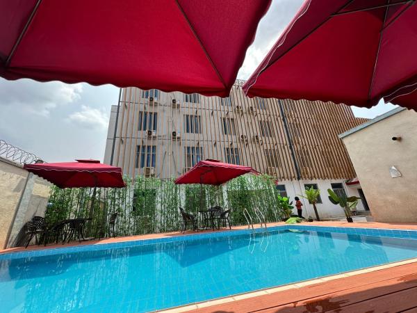 laCasa Hotel 中国人家, Rezervovat  Bangui hotely s bazénem, Bazén