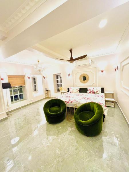 Ballygunge 1000 sqft flat main road, Rezervovat  Ballygunge 