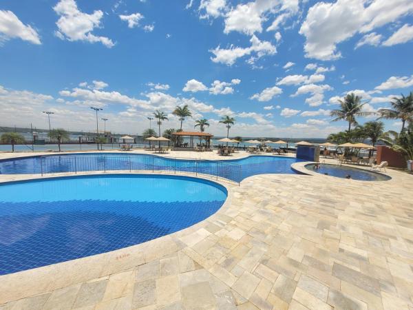 FLATS NO LAKE SIDE, A BEIRA DO LAGO PARANOÁ, COM ACESSO AO LAGO, LOCALIZADO NO SHTN TRECHO 1, COM PISCINA AQUECIDA, ACADEMIA, SAUNA, QUADRAS ESPORTIVAS, RESTAURANTE, LANCHONETE, FARMÁCIA, VAGA DE GARAGEM, RECEPÇÃO 24HS, WI-FI, SMART TV By REI DOS FLATS, Rezervovat  Brasília Distrito Federal