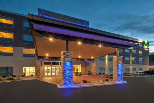 Holiday Inn Express & Suites - Milan - Sandusky Area by IHG, Rezervovat Hotel Milan Ohio