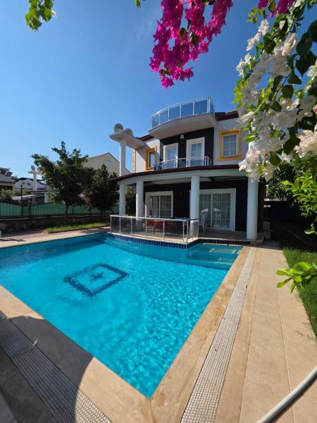 Fethiye Çalış Villa MERİ, Rezervovat  Hotely v Fethiye Area s bazénem, Bazén