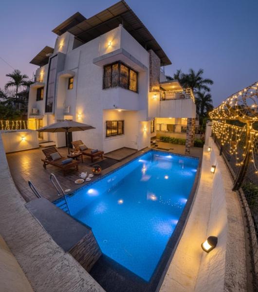Aarna Villa nr Valvan Dam, Rezervovat  Lonavala hotely s bazénem, Bazén