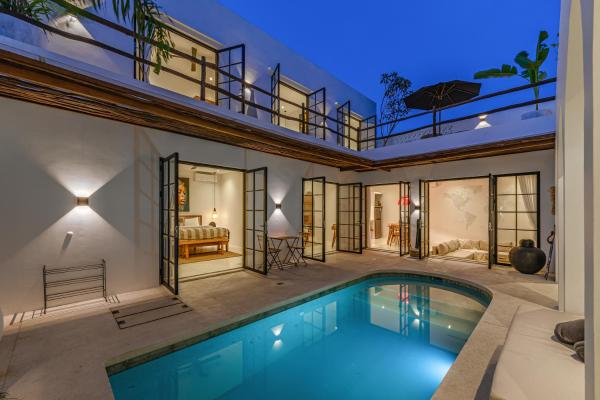 Villa Kiki - Modern Tropical 3BR Escape in Canggu, Rezervovat  Bali hotely s bazénem, Bazén