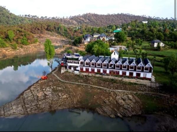 Pandav Meditation and Tourist Palace, Rezervovat  Rewalsar Himachal Pradesh