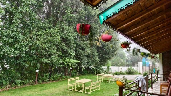 Bhimtal Birding Lodge, Rezervovat  Bhowāli hotely s parkováním, Parkování