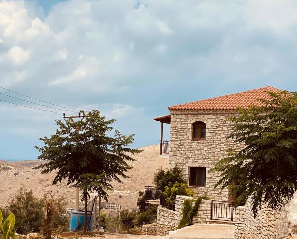 Lila view, Rezervovat  Hotely v Qeparo s bazénem, Bazén